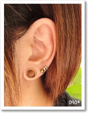 piercing090-bronzeeyelets.jpg