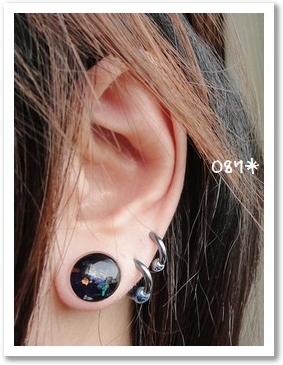 piercing189-opalplugs.jpg