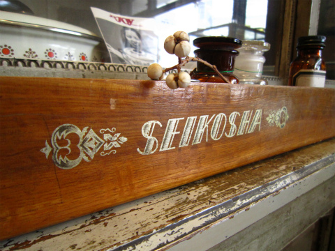 レトロなミシンの引き出し