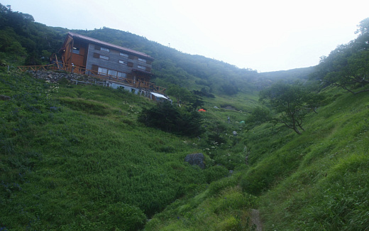茶臼小屋に到着
