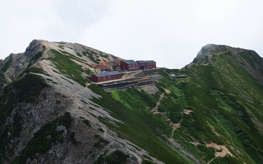 唐松岳頂上山荘へ戻る