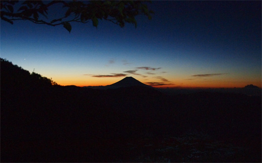 茶臼小屋から富士山
