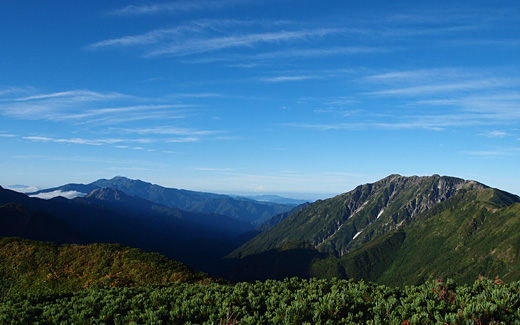 乗鞍岳を望む