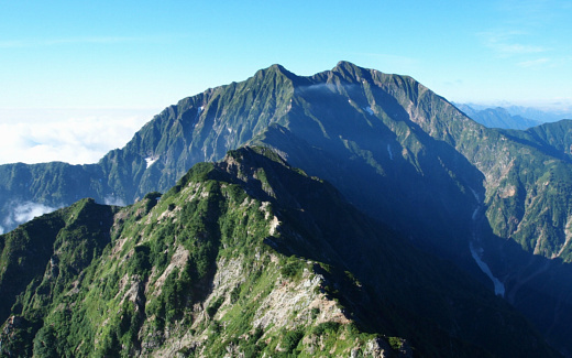 前方に鹿島槍ヶ岳