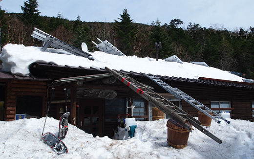 大弛小屋テント場