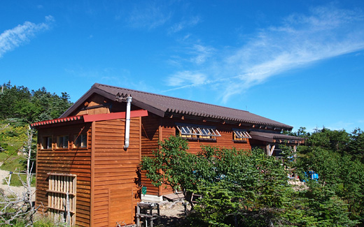 光岳小屋を越え