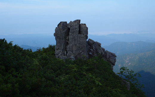 雷鳥岩