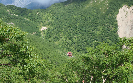 百間洞山の家が見える