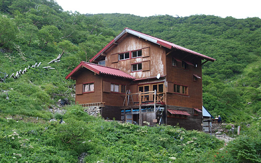 三階建ての百間洞山の家
