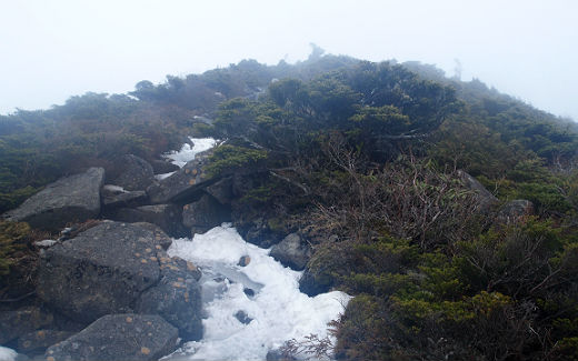 破風山の頂き