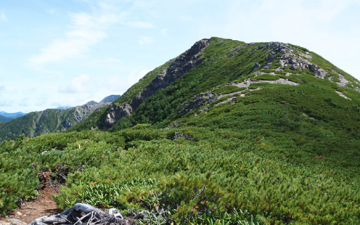 小河内岳が目の間へに迫る