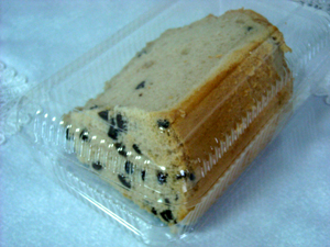 1個200円のおまん小豆シフォンケーキ 1個200円のおまん小豆シフォンケーキ