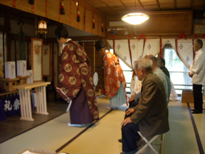 厳かに執り行われる倶利伽羅神社の春季祭礼 厳かに執り行われる倶利伽羅神社の春季祭礼