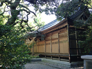 大絵馬が飾られた大野湊神社旧拝殿 大絵馬が飾られた大野湊神社旧拝殿