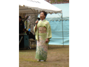 「ああ、倶利伽羅古戦場」を熱唱する白鳥吟詠会の中島初子さん 「ああ、倶利伽羅古戦場」を熱唱する白鳥吟詠会の中島初子さん