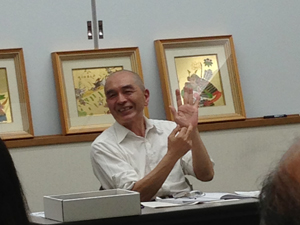 講師の金箔師・塚本守利さん 講師の金箔師・塚本守利さん