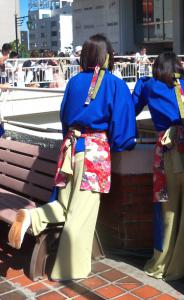 新潟総踊り2012（出番を待つ少女たち）