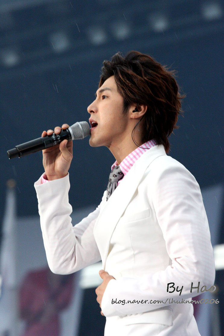 20120818 SMT ユノ 白スーツ