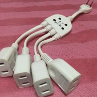 電源ケーブル 四つ又コンセント
