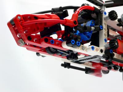 LEGO 8068 A 前下方より
