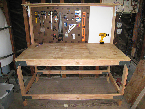 Wood - Cheap Workbench Plans How To build an Easy DIY ...