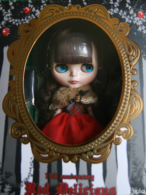 02_RedDeliciousBox.jpg