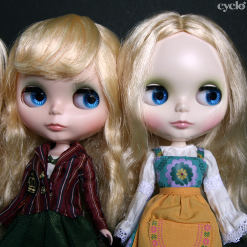 04_UniBlonde.jpg