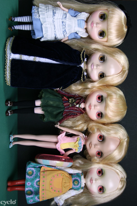 08_UniBlonde.jpg