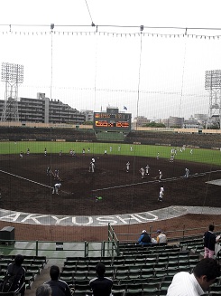 雨の北九州市民球場