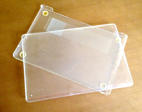 使い古したシェルケースspeck SeeThru for MacBook Pro 17