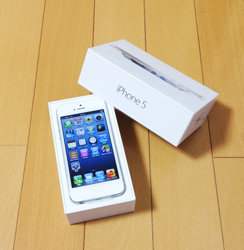 運良く手に入れた au iPhone 5 32GB whiteモデル