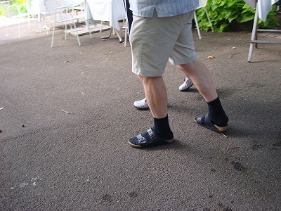 ドイツで見かけるバミューダ 黒い靴下の夏コーデ Yはypsilonのy