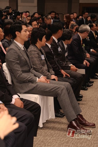thumb_xcqk8201210301157539164.jpg